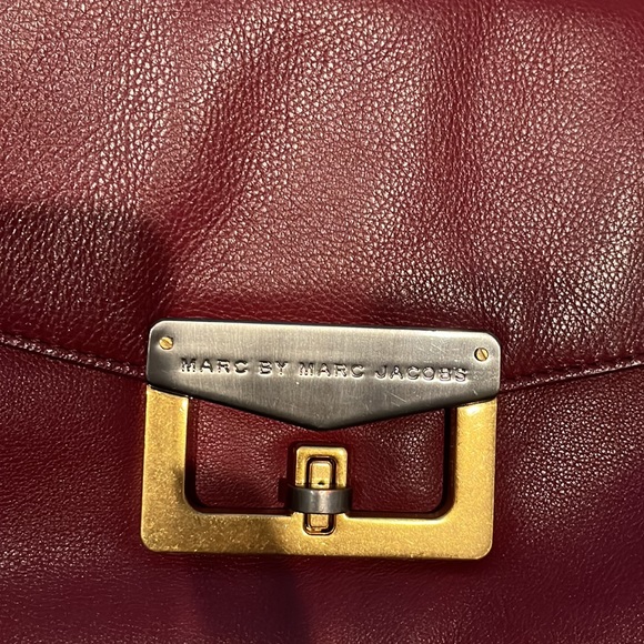 Ike new Marc By Marc Jacobs large clutch. - Picture 2 of 11